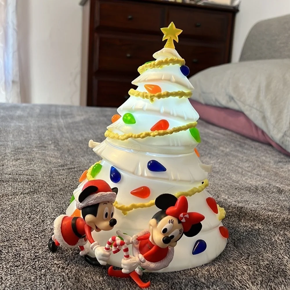 ๐ Disney Christmas popcorn bucket ๐ฟ - Picture 5 of 5